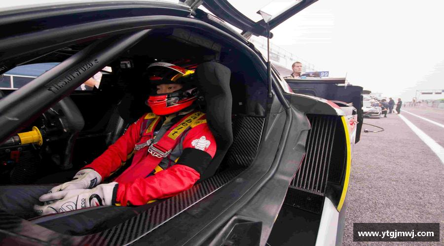 意昂体育APP搏击激情，燃烧梦想！